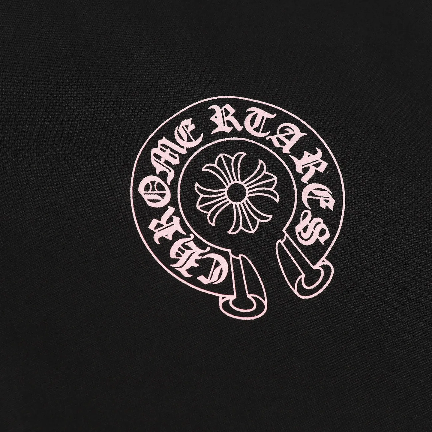 🅿️170 CHROME HEARTS/Chrome Heart CH Sanskrit printed short-sleeved T-shirt The fabric is made of 280g heavy combed cotton, customized with 32 count 1*1 threads, and washed twice for ready-to-wear. The fabric is comfortable and skin-friendly without any strange feeling. Custom-dyed fabric, with high textile density, good drape, and not easy to deform. The thick texture and tight spinning process will not affect the breathability of the fabric. The color saturation is very high. Imported digital direct-injection printing technology. A versatile and good-looking short-sleeve. The loose version covers the flesh and makes you look slimmer. It is the same style for men and women. It has three complete standards. Color: Black-White Size: XS-L